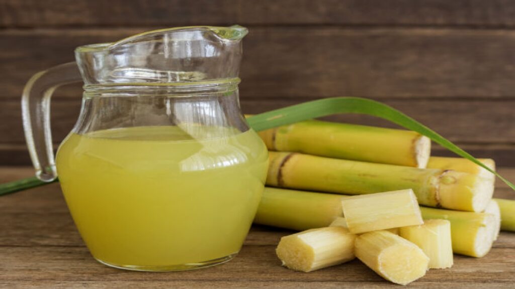 गन्ने का जूस Vs नारियल पानी, गर्मियों में कौन है ज़्यादा फायदेमंद? 3 sugarcane juice