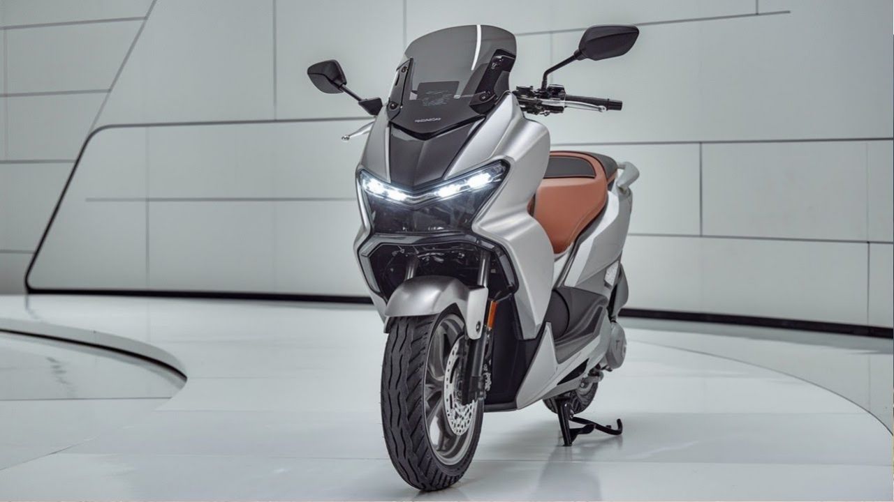 2025 Honda Forza 350 Maxi-Scooter: More Power, Enhanced Comfort & City Mileage Insights!