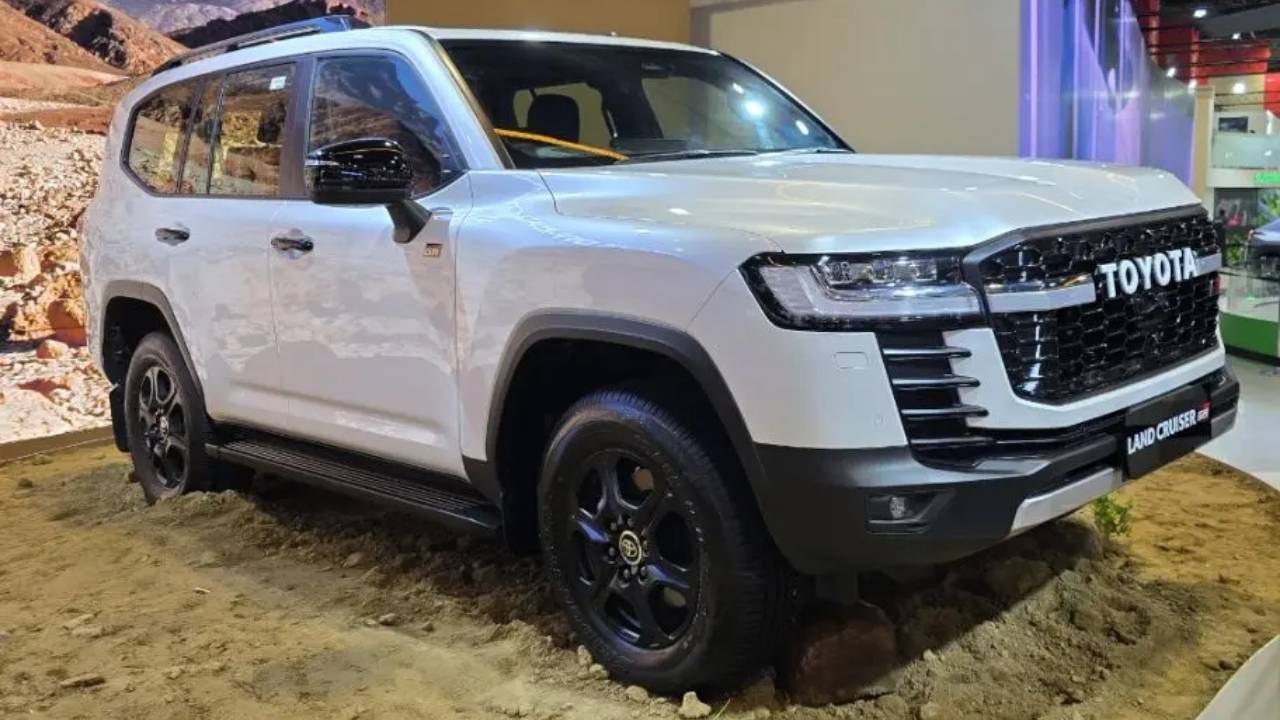 2025 Toyota Land Cruiser 300: The Iconic Off-Roader Returns with Modern Features & Pricing