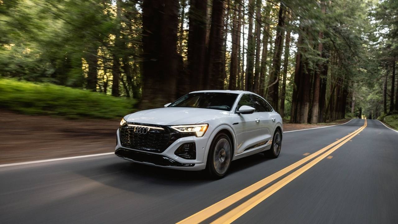 Audi Q8 e-tron 2025: Sharper Design, Battery Upgrade & Faster Charging – Full Specs and Price!
